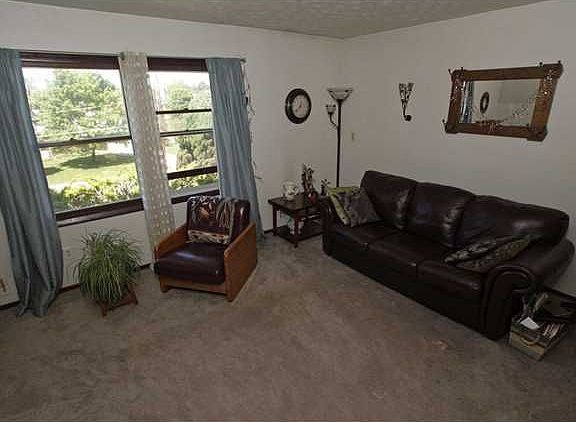 3rd image of 2384 Cornwall Dr
