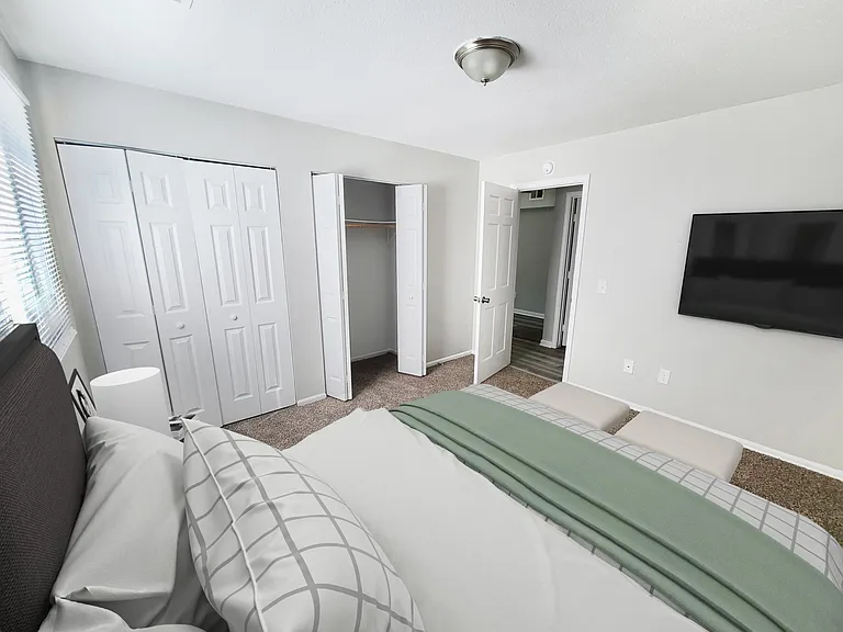 Five Points Courtyard Apartments — Photo 6