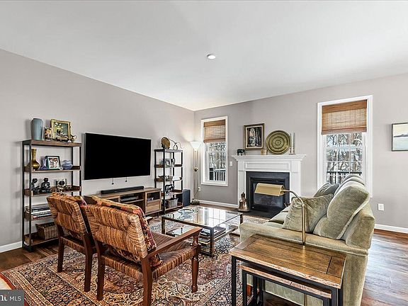 5th image of 254 Honeycroft Blvd