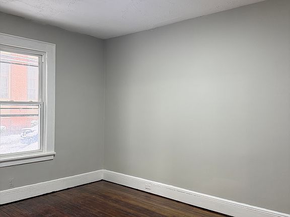 3rd image of 17-19 Courtland St #1