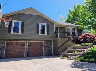 1312 NE Hunters Rd, Blue Springs, MO 64014