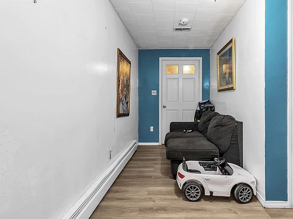 3rd image of 28 Exchange St
