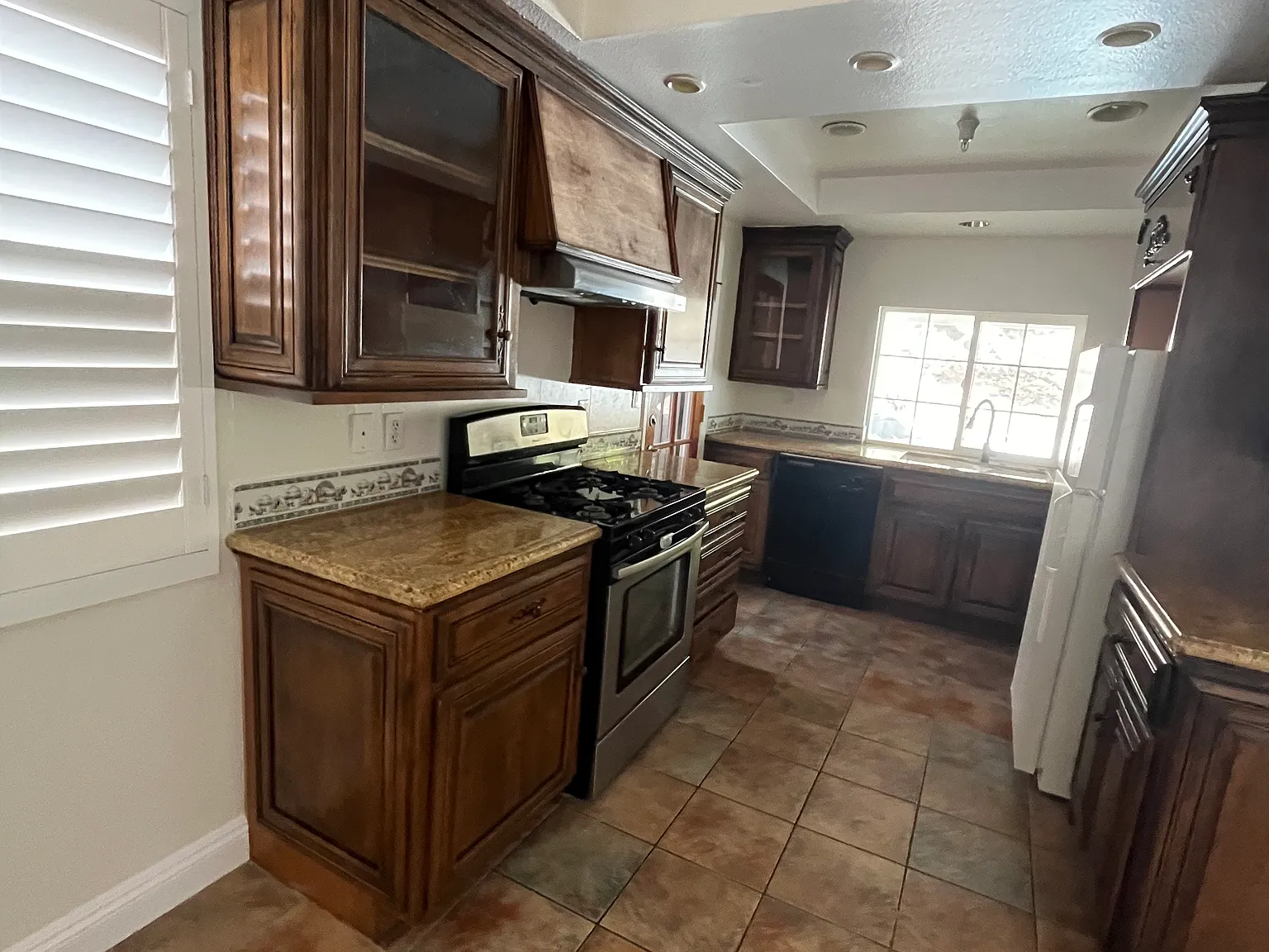 4 bed, 1631 sqft, $3,795 — Photo 2