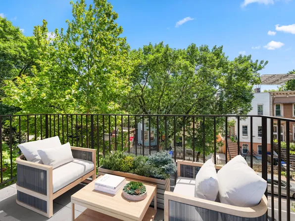 1019 Hancock Street image 2 of 11