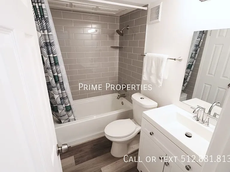 1015 E Yager Ln #92 — Photo 8