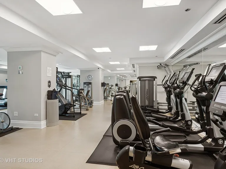 2550 N Lakeview Ave #S204 — Photo 23