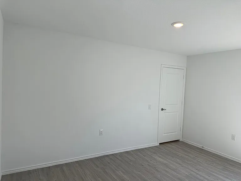 9422 Somerset Rd — Photo 8
