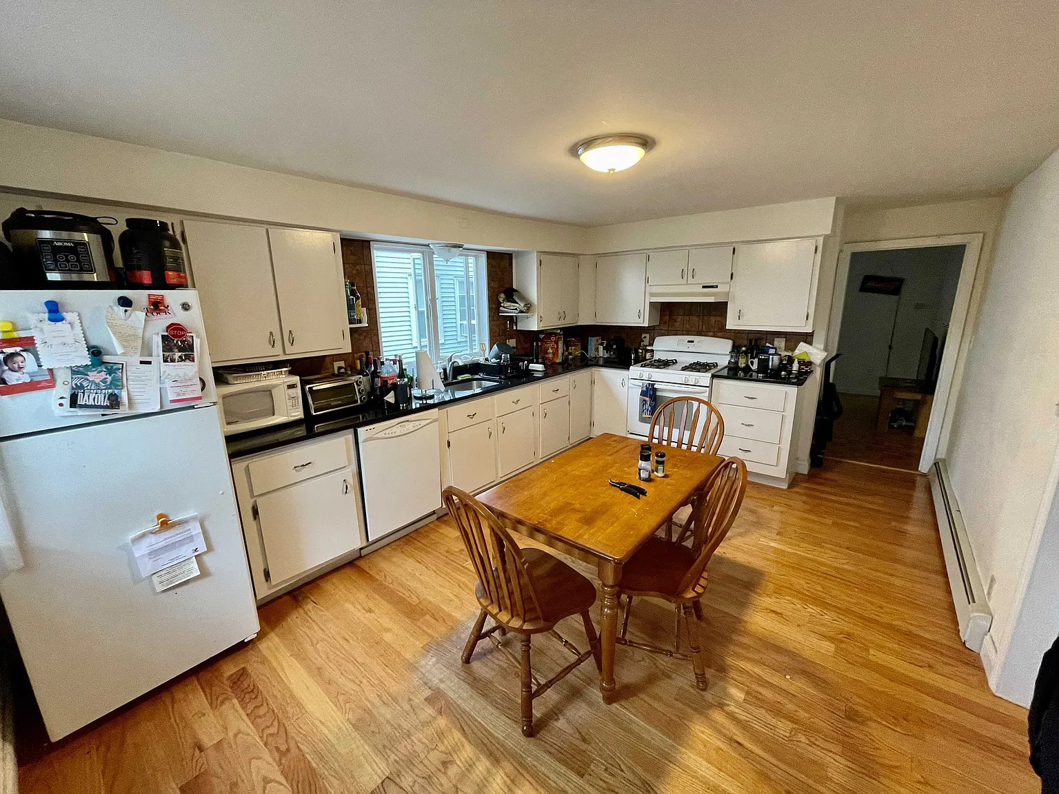 4 bed, $3,200 — Photo 2