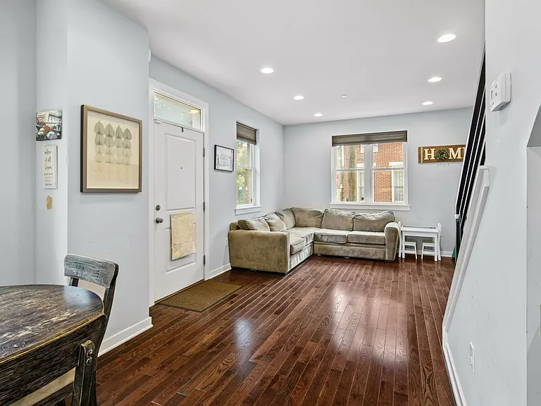 101 Mercy St — Photo 3