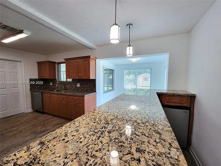 5721 Jefferson St — Photo 11