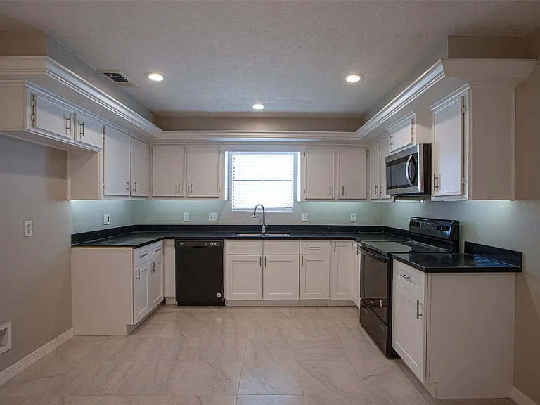 16042 Bear Hill Dr — Photo 6
