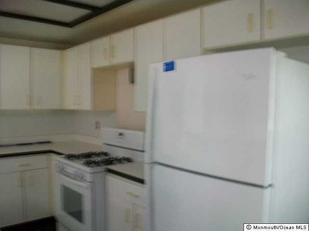 2nd image of 932 Liverpool Circle #B