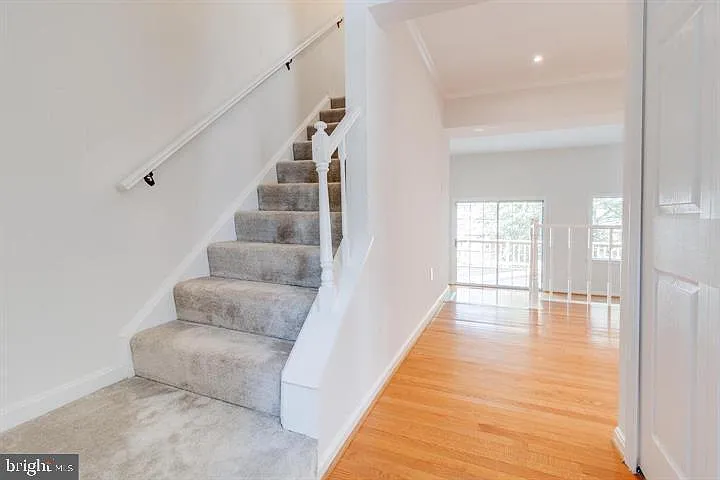 3 bed, 2.5 bath, 1570 sqft, $3,300 — Photo 2