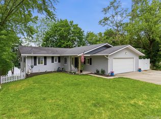 258 Lakeside Dr, Howell, MI 48843