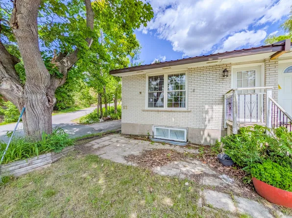 12 Valley Dr, Bracebridge, ON P1L 1B8