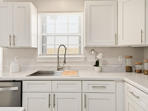 5th image of 801 Forest Cove Ct