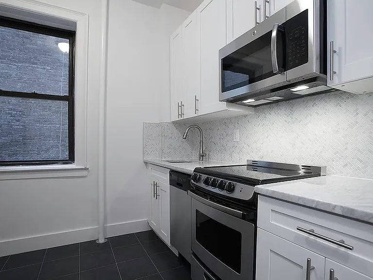 372 Saint Johns Pl #14 — Photo 3