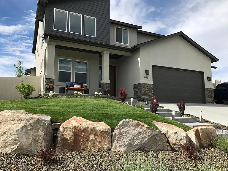 1095 E Crest Ridge Dr — Photo 1
