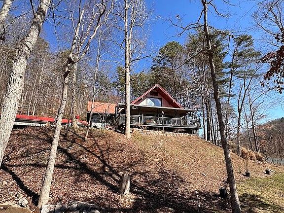 3rd image of 810 Laurel Lake Cir