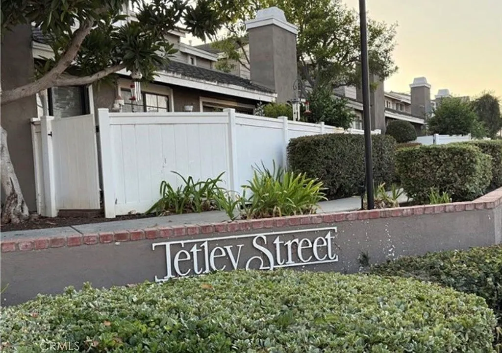 3 bed, 2.5 bath, 1397 sqft, $3,400 — Photo 1