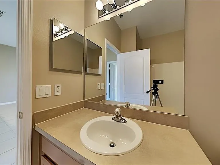 876 Hacienda Cir — Photo 10