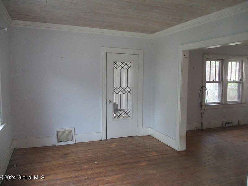 3rd image of 63 Pinewood Avenue