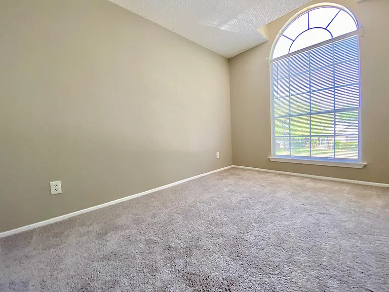 1703 Sylvia Ln — Photo 6
