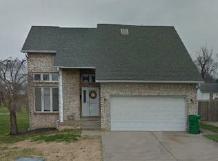 6811 Aron Rd, Louisville, KY 40258