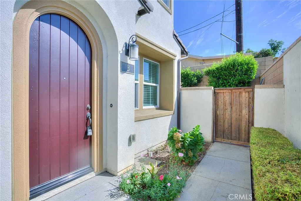 4 bed, 3.5 bath, 1740 sqft, $4,000 — Photo 2
