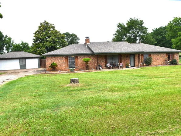 607 Brookhollow Dr, Palestine, TX 75801