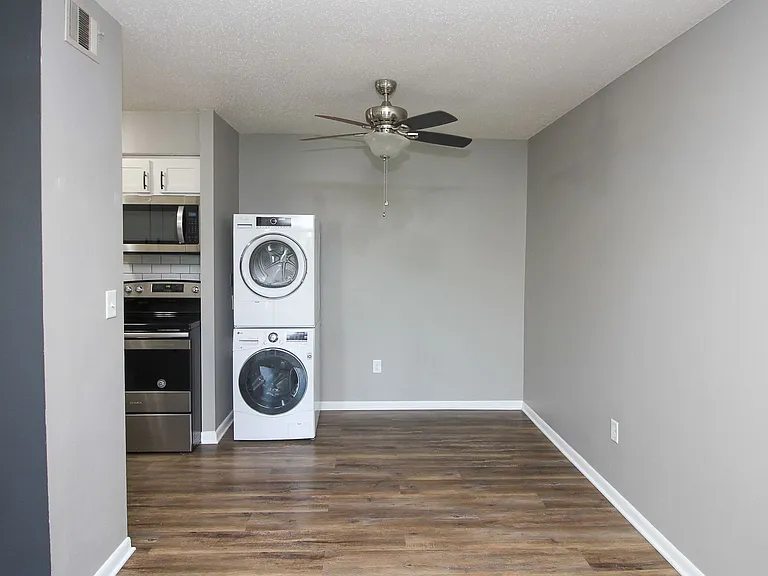 Teak Apartments — Photo 22