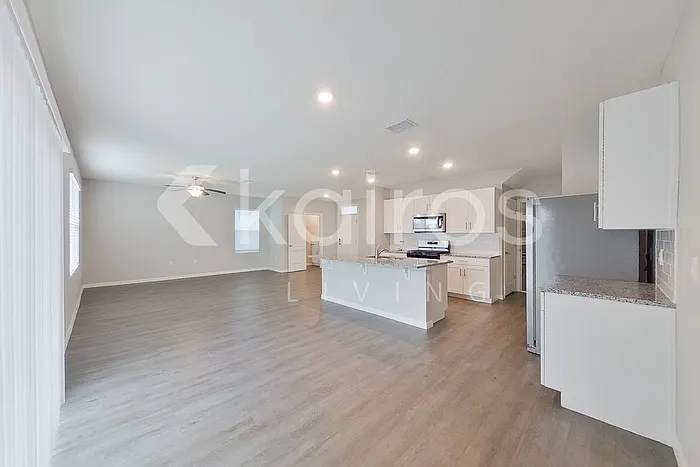 4 bed, 2.5 bath, 2007 sqft, $2,175 — Photo 3
