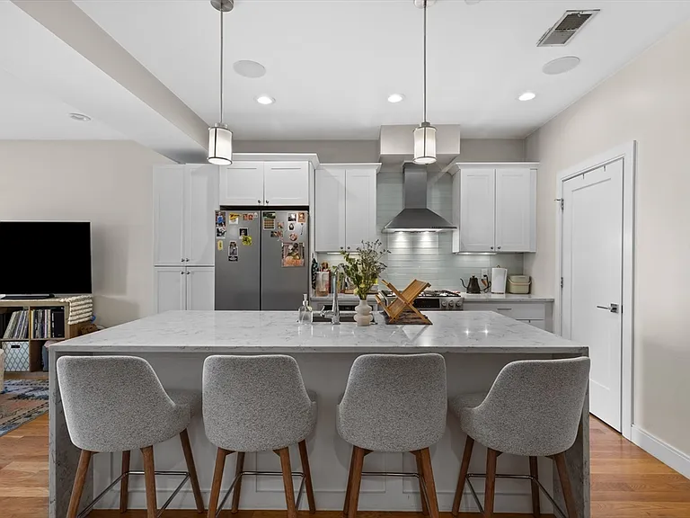 275 Old Colony Ave #10 — Photo 2