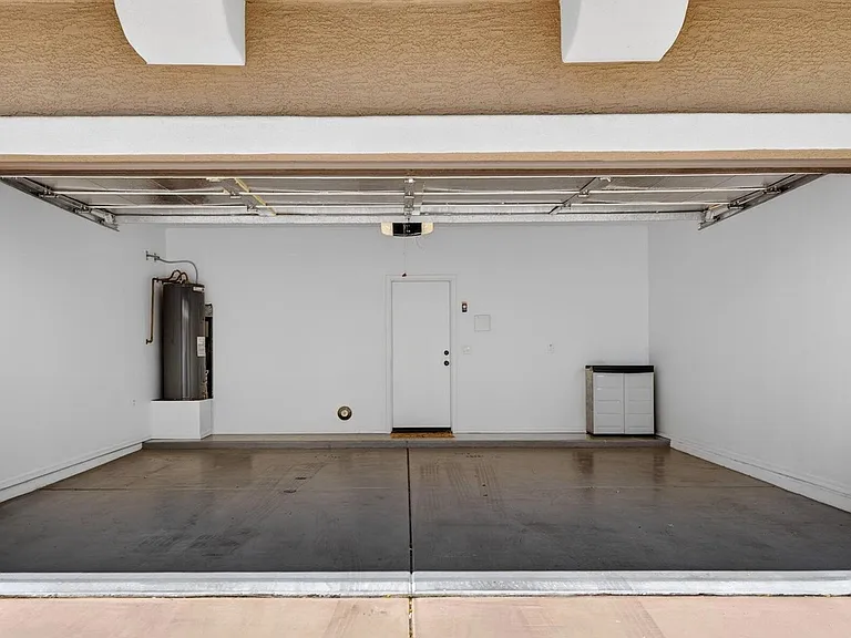 1672 E Elgin St — Photo 11