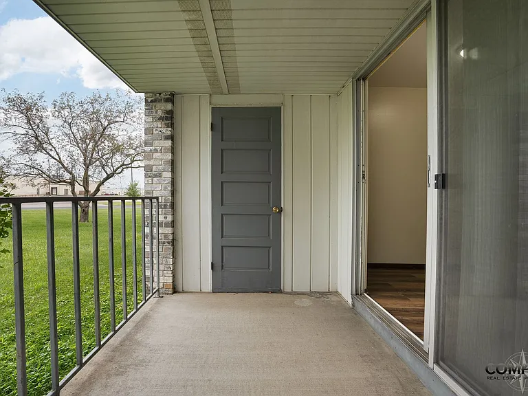 1025 W. MacArthur Avenue — Photo 6