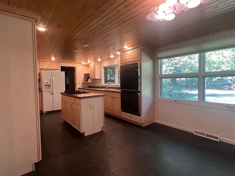 4242 W Beech Ln — Photo 8