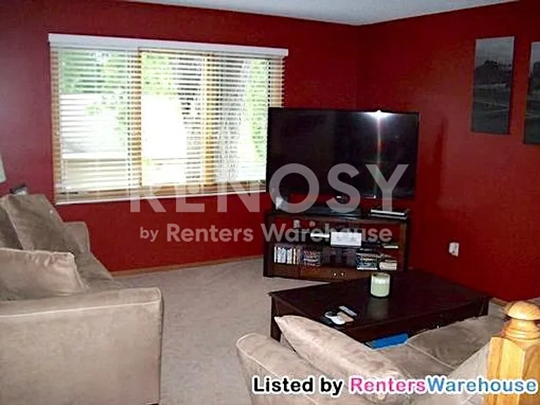3351 Grimes Ave N — Photo 4