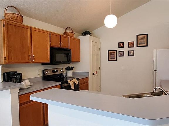 3rd image of 430 Rochester Loop
