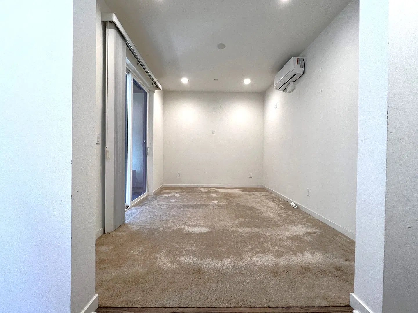 2 bed 2.5 bath located in Orange! — Photo 4