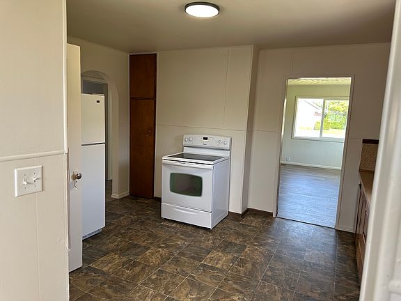 5th image of 721 Main St