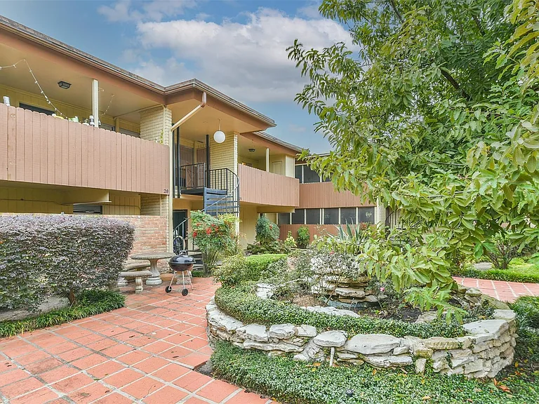 7714 Renwick Dr #D13 — Photo 32