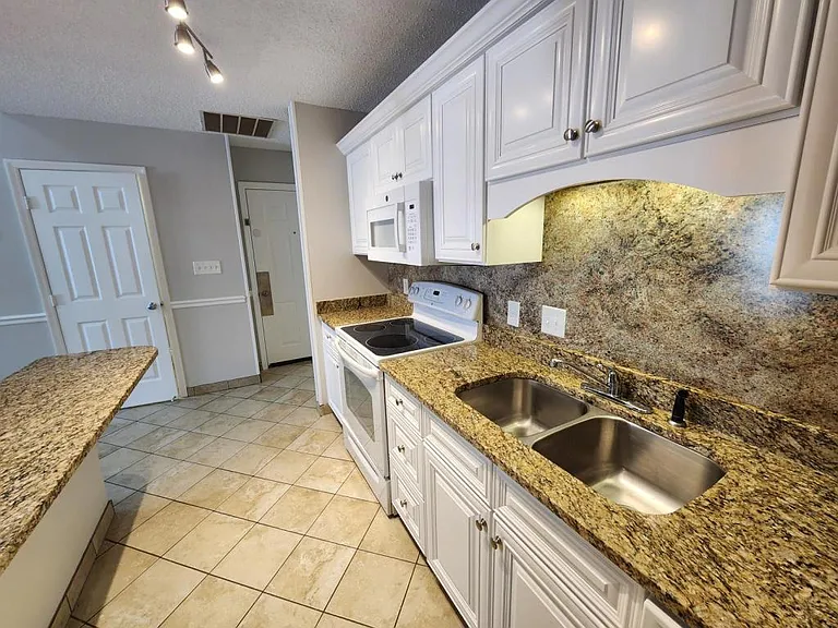 216 Double Eagle Dr #D-2 — Photo 6
