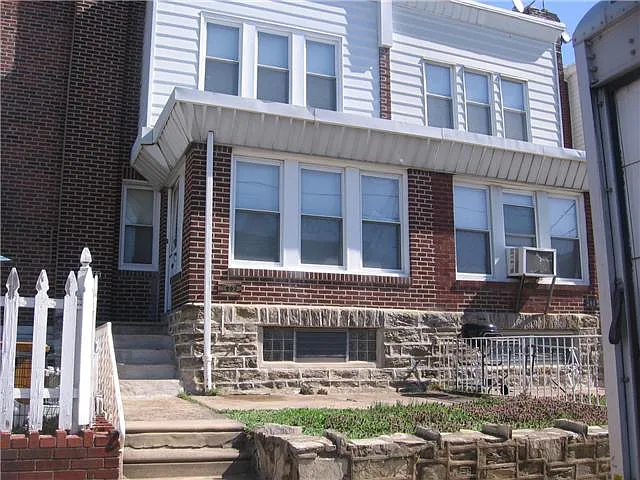 2083 Sanger St photo 1