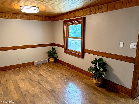 5th image of 549 Perry Rd