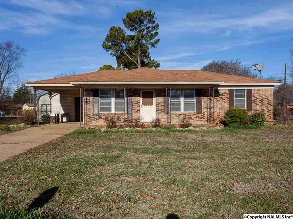 502 Briarwood Dr SW, Decatur, AL 35601