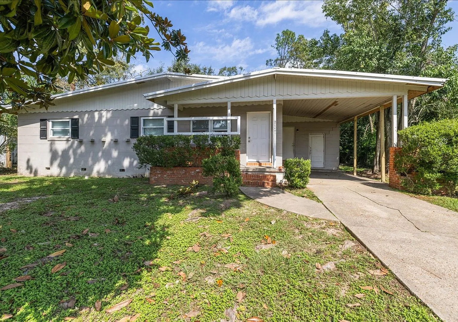 Spacious 3 Bedroom House Near Fsu For August 2027 — Photo 1