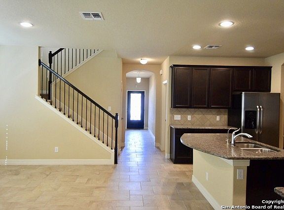 3rd image of 10514 Rosewood Crk