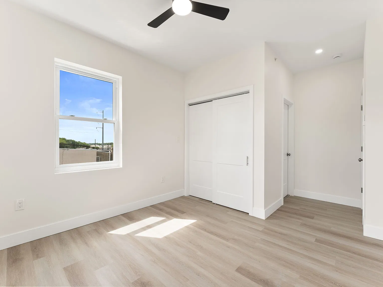 2 bed, 830 sqft, $1,695 — Photo 4