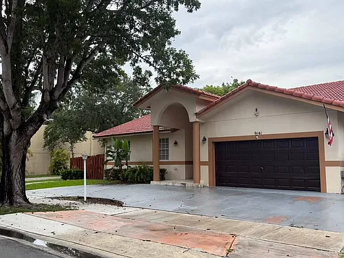 9141 NW 152nd St Photo 1
