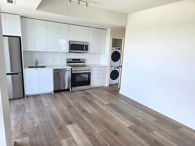 33 Erie Ave #808 — Photo 4